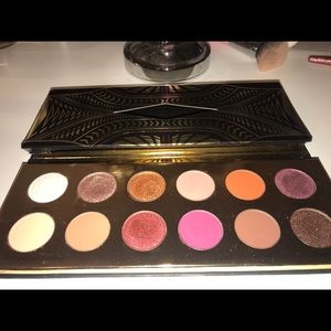 Coloured Raine Queen of Hearts Palette with box